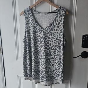 Chic Soul Plus Size Gray Leopard Print Sleeveless Top, sz 1X